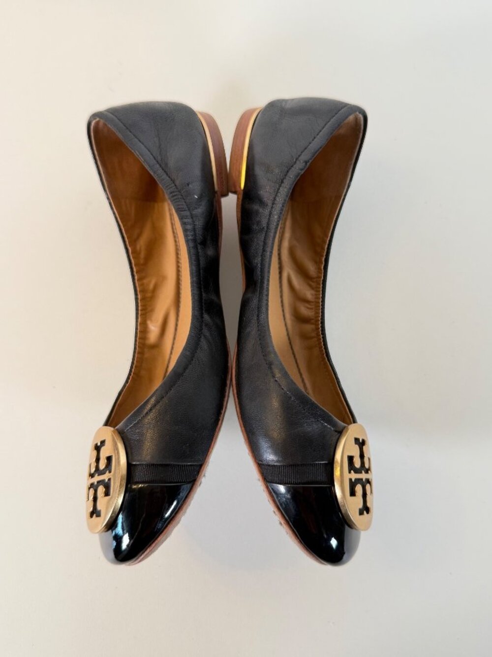 Tory Burch Minnie Patent Leather Cap Toe Ballet Flats Black Gold TB Logo - Picture 7 of 12